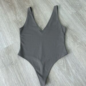 Aritzia Babaton Contour Bodysuit Minimalist Layering Grey Stretch Fit Large Y2K